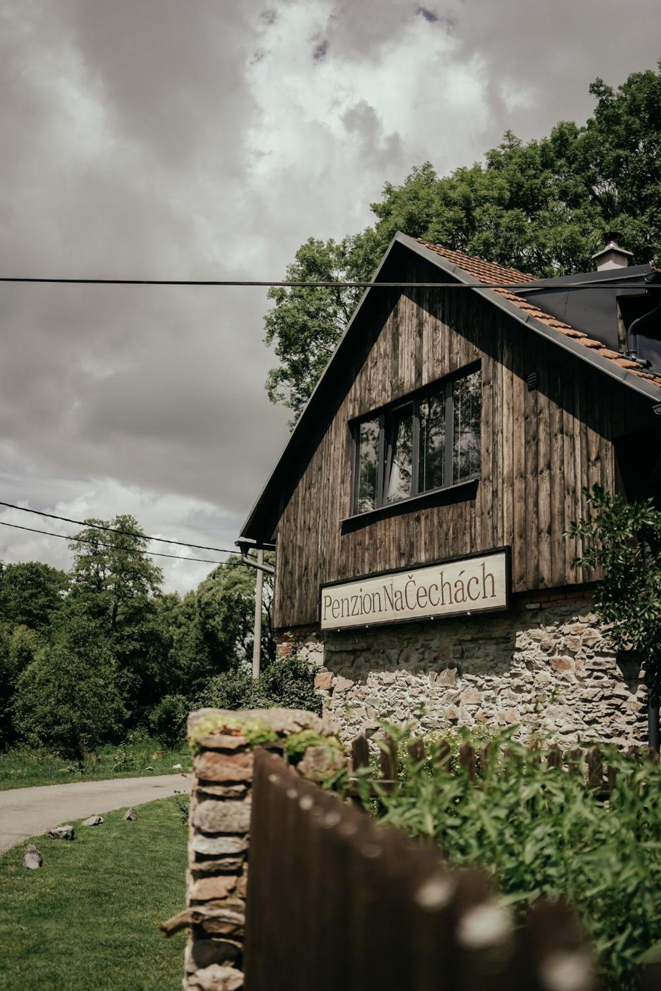 Hotel Restaurant A Penzion Na Cechach à Korouhev Extérieur photo